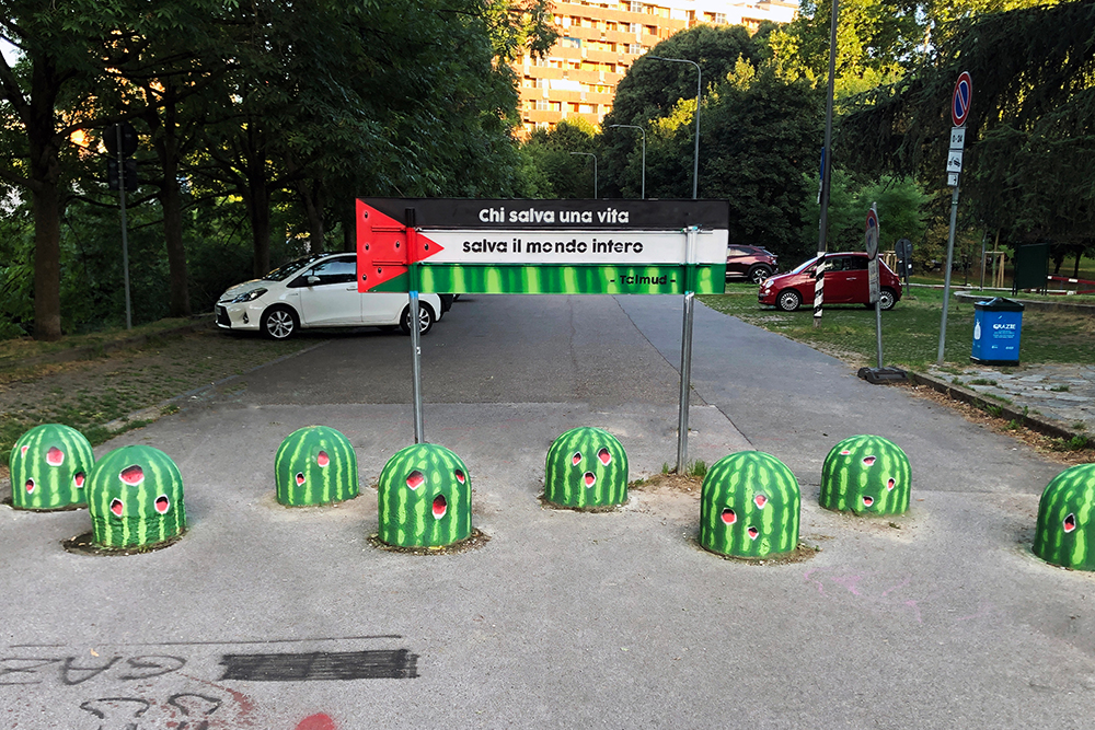 paracarri angurie ferite pao angurie dipinte su paracarri stradali, panettoni, ferite rotte, pao